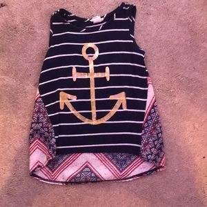 I’m selling a beatiful shirt made for the summer